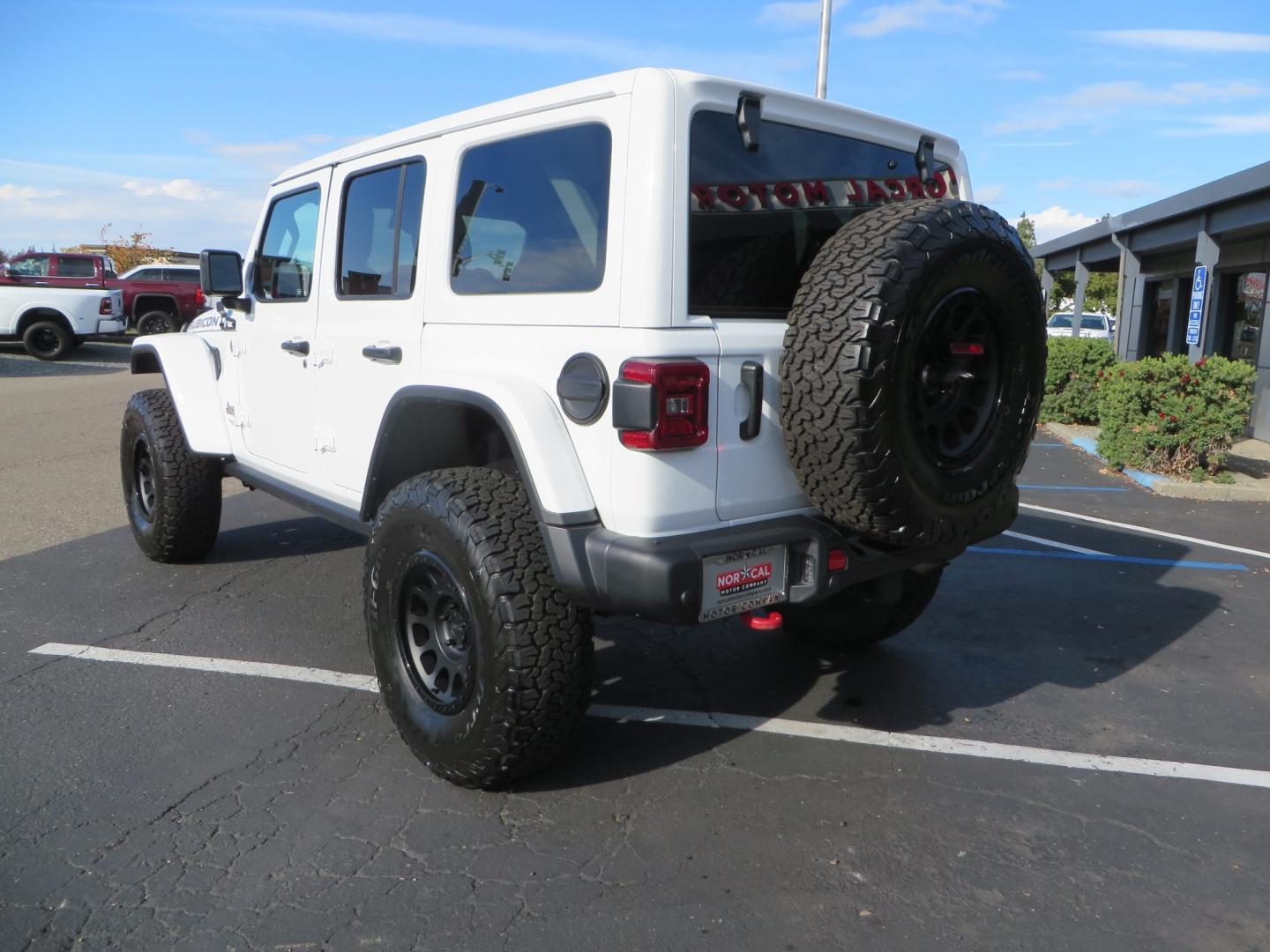 2021 White /BLACK Jeep Wrangler Unlimited Rubicon (1C4HJXFN6MW) with an 2.0L L4 DOHC 16V TURBO engine, automatic transmission, located at 2630 Grass Valley Highway, Auburn, CA, 95603, (530) 508-5100, 38.937893, -121.095482 - Photo#6